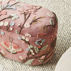Freya Ottoman brodé velours rose