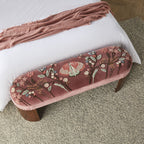 Banc brodé Freya en velours rose