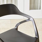 Chaise de salle à manger empilable Inigo en aluminium, noir mat