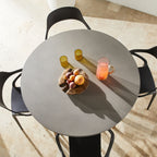 Chaise de salle à manger empilable Inigo en aluminium, noir mat