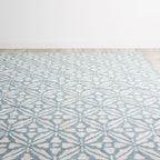 Tapis Casablanca en mélange de laine tufté à la main, coloris bleu canard, 240x300cm